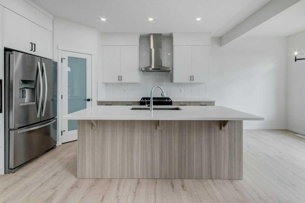 370 Corner Glen Way NE