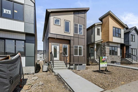 Photo of 36 Heartwood Lane SE, Calgary, AB T3S 0P9 (MLS # A2331967)