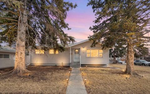 59 Hogarth Crescent SW Calgary AB T2V 3A8