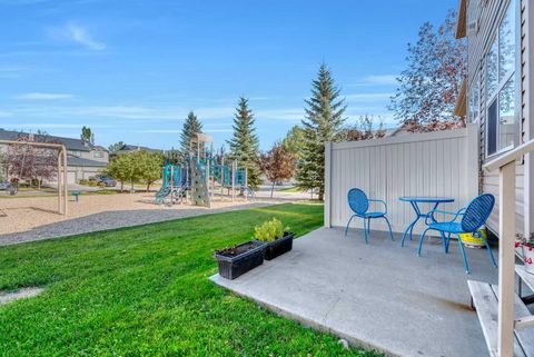 Photo of 238 Ranch Ridge Meadow, Strathmore, AB T1P 0A9 (MLS # A2332297)