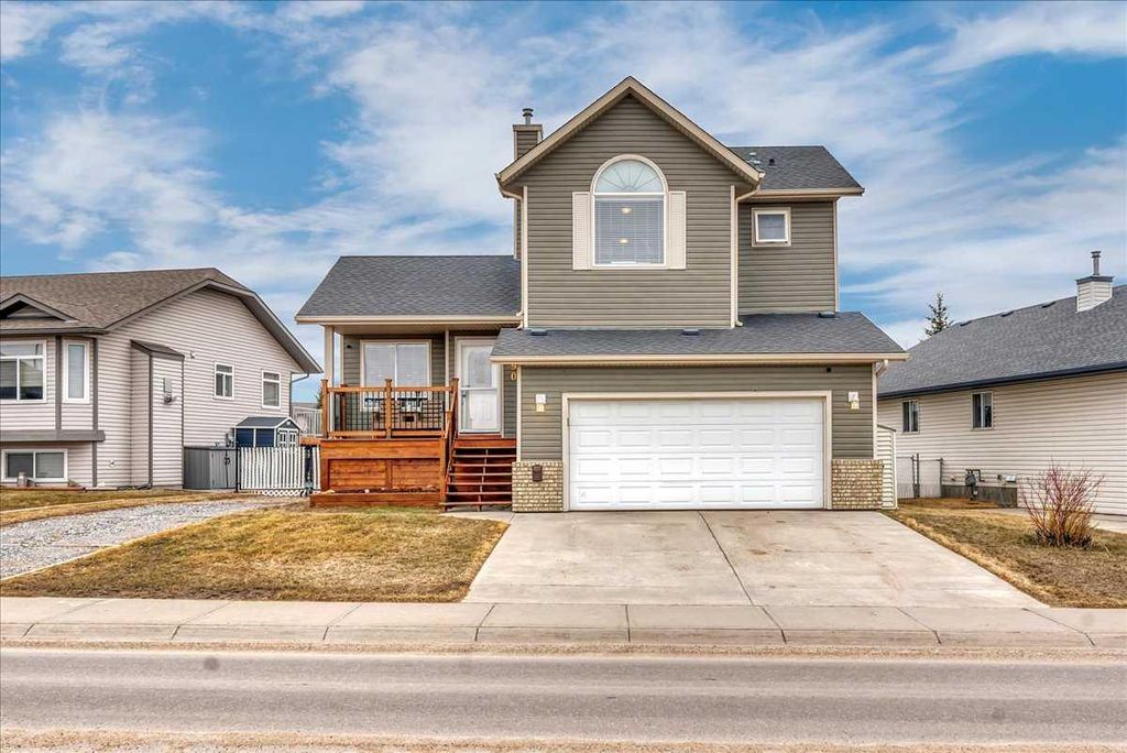 Photo of 90 Parklane Drive, Strathmore, AB T1P 1R2 (MLS # A2296466)