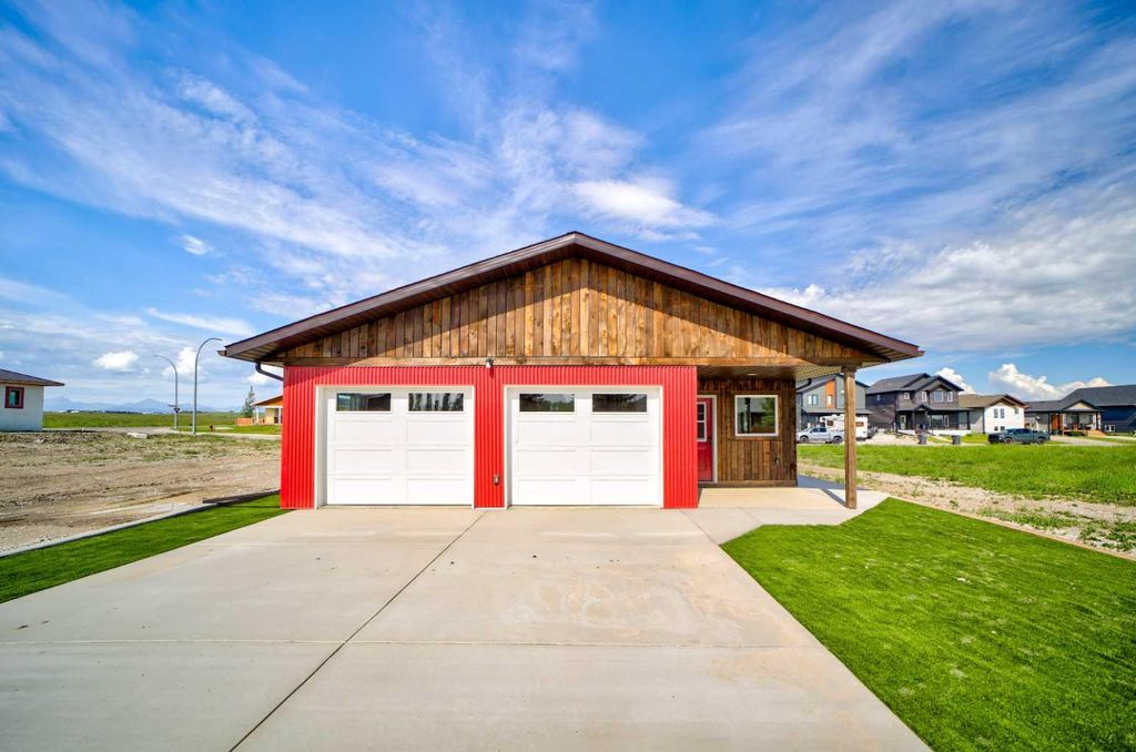 Photo of 1007 Livingston Way, Pincher Creek, AB T0K 1W0 (MLS # A2325157)