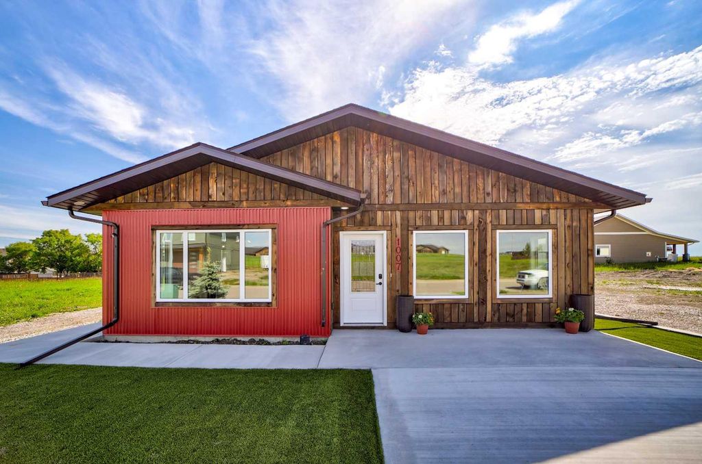 Photo of 1007 Livingston Way, Pincher Creek, AB T0K 1W0 (MLS # A2325157)
