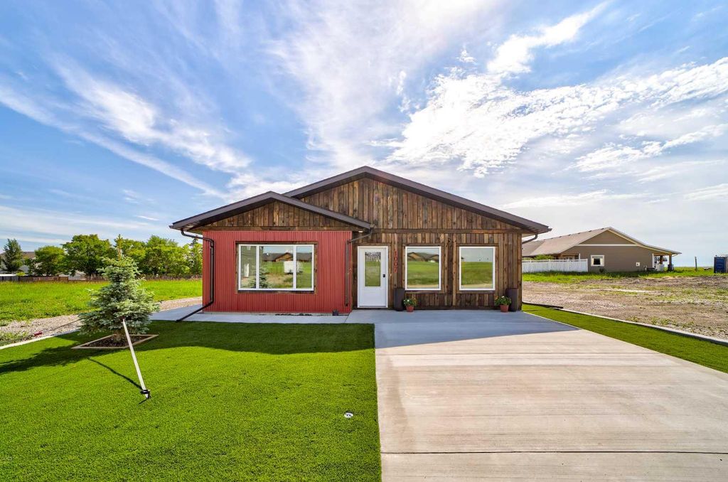 Photo of 1007 Livingston Way, Pincher Creek, AB T0K 1W0 (MLS # A2325157)