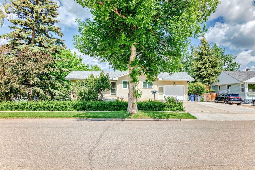 Photo of 2516 20 Street, Nanton, AB T0L 1R0 (MLS # A2310891)