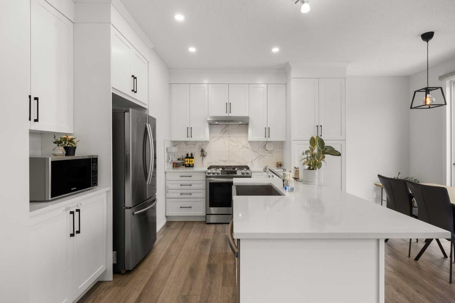 213 Carrington Crescent NW