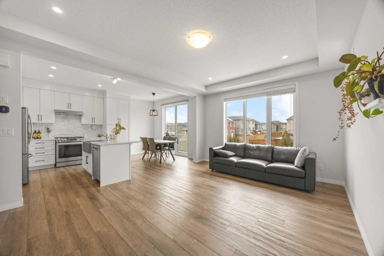 213 Carrington Crescent NW