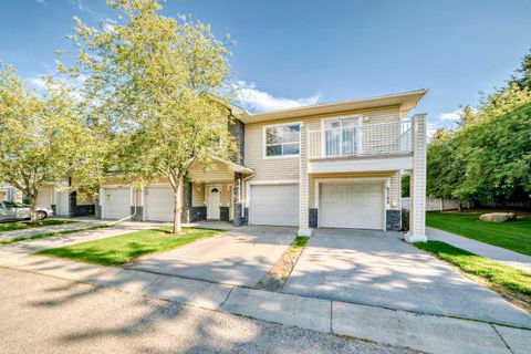 Photo of 6591 Pinecliff Grove NE, Calgary, AB T1Y 7K8 (MLS # A2229009)