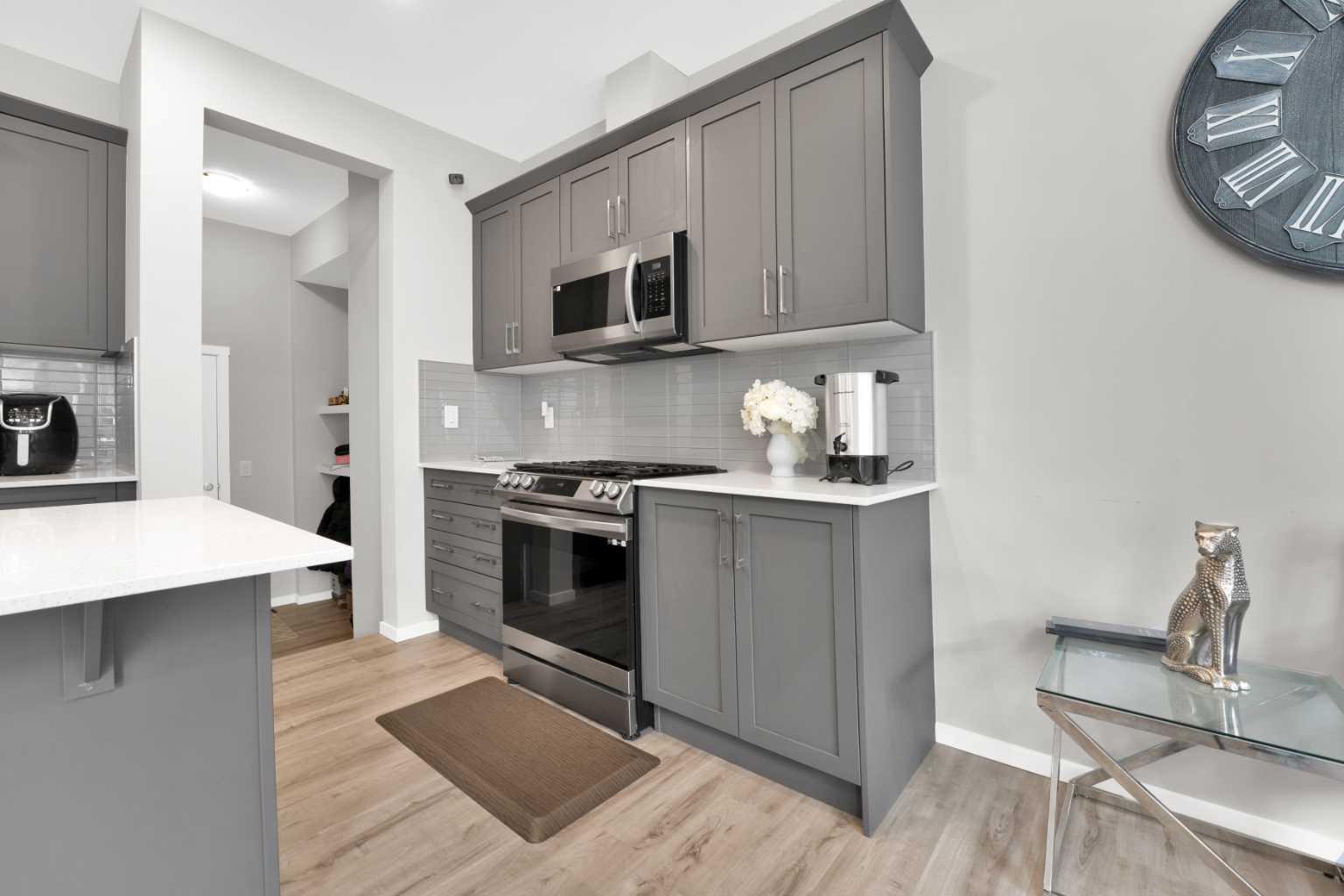 14 Yorkstone Manor SW