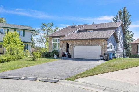 303 Ranchridge Bay NW Calgary AB T3G 1V5