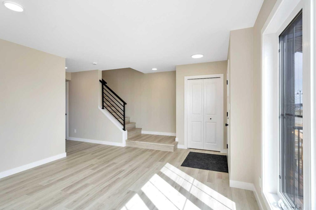 Photo of 34 Station Drive, Sylvan Lake, AB T4S 0W7 (MLS # A2351350)