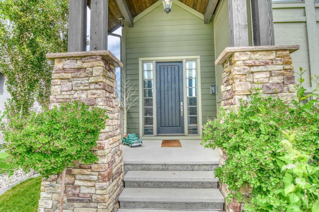 Photo of 800 East Lakeview Road, Chestermere, AB T1X 1R2 (MLS # A2327881)