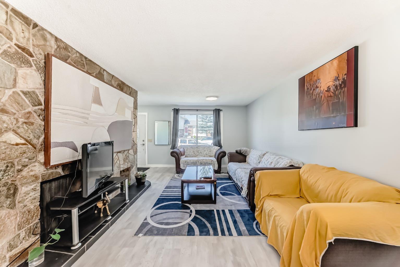 948 Rundlecairn Way NE