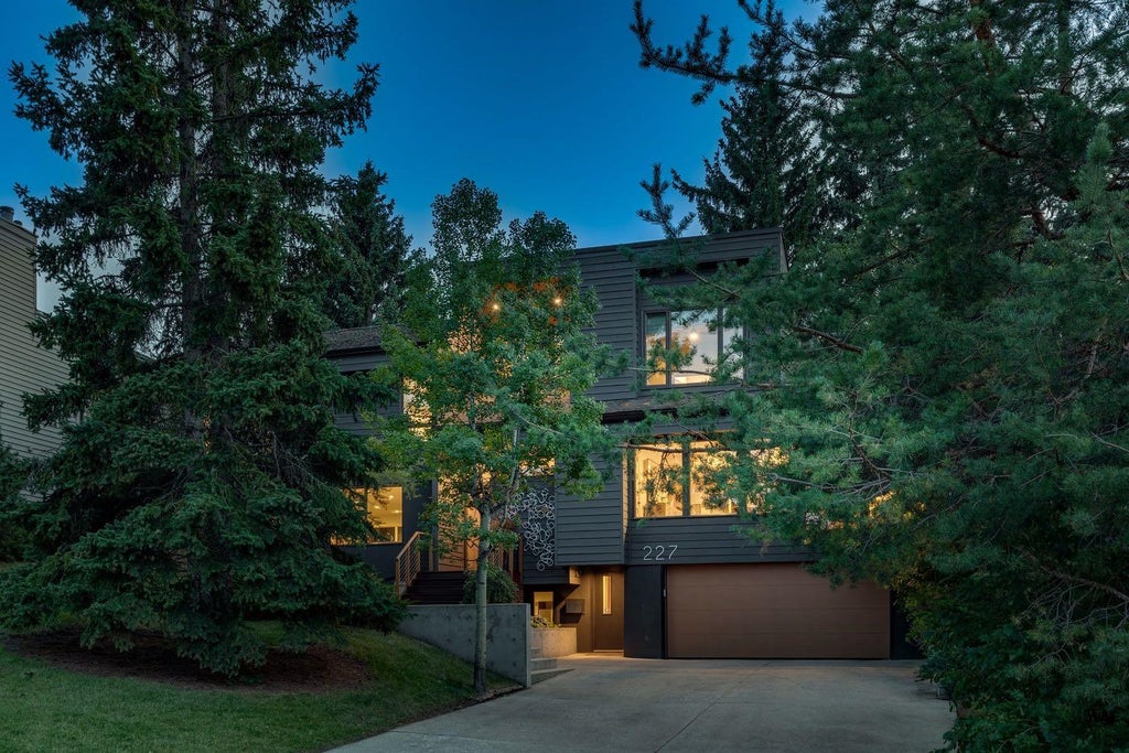 Photo of 227 Pump Hill Rise SW, Calgary, AB T2V 4C8 (MLS # A2342037)