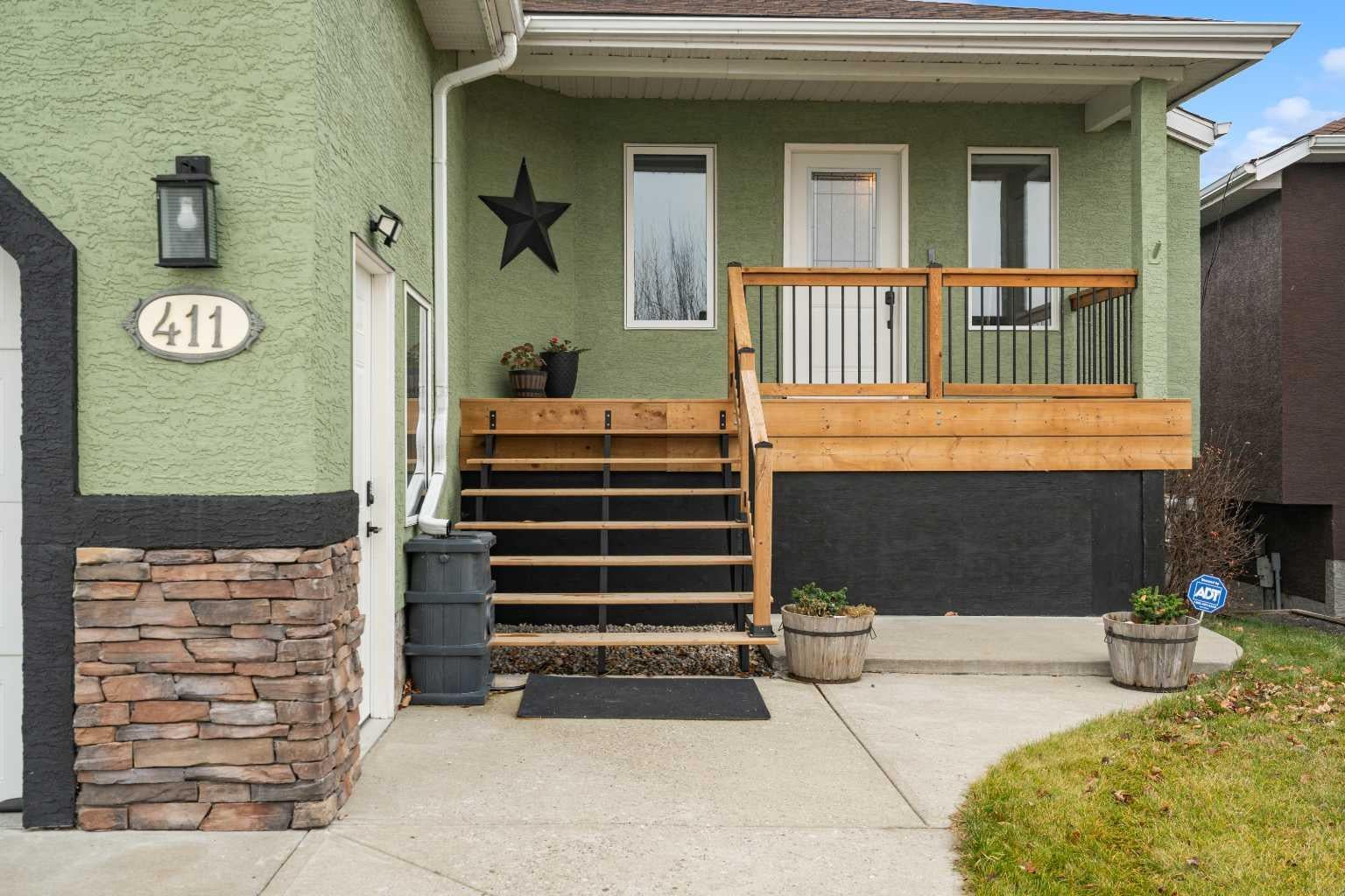 411 Lineham Acres Bay NW