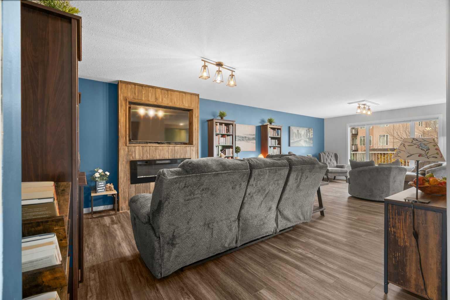 411 Lineham Acres Bay NW