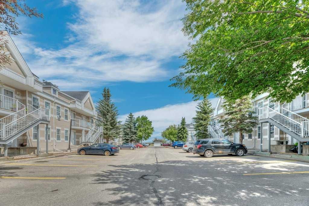 Photo of 103 Strathaven Drive #123, Strathmore, AB T1P 1W3 (MLS # A2305746)