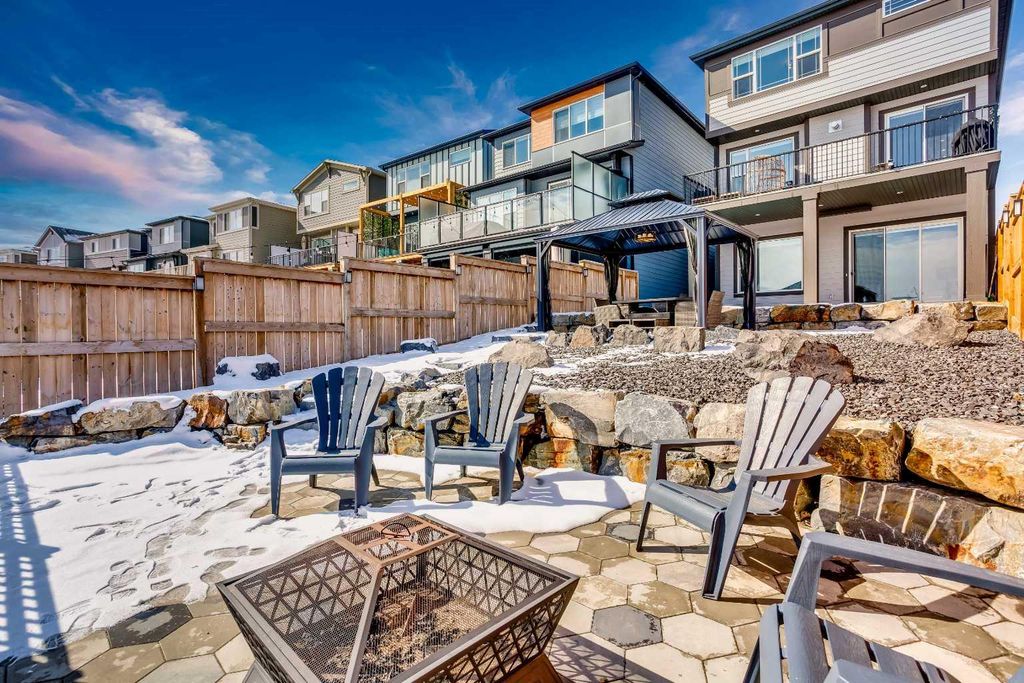 Photo of 152 Cranbrook Gardens SE, Calgary, AB T3M 3K6 (MLS # A2297872)