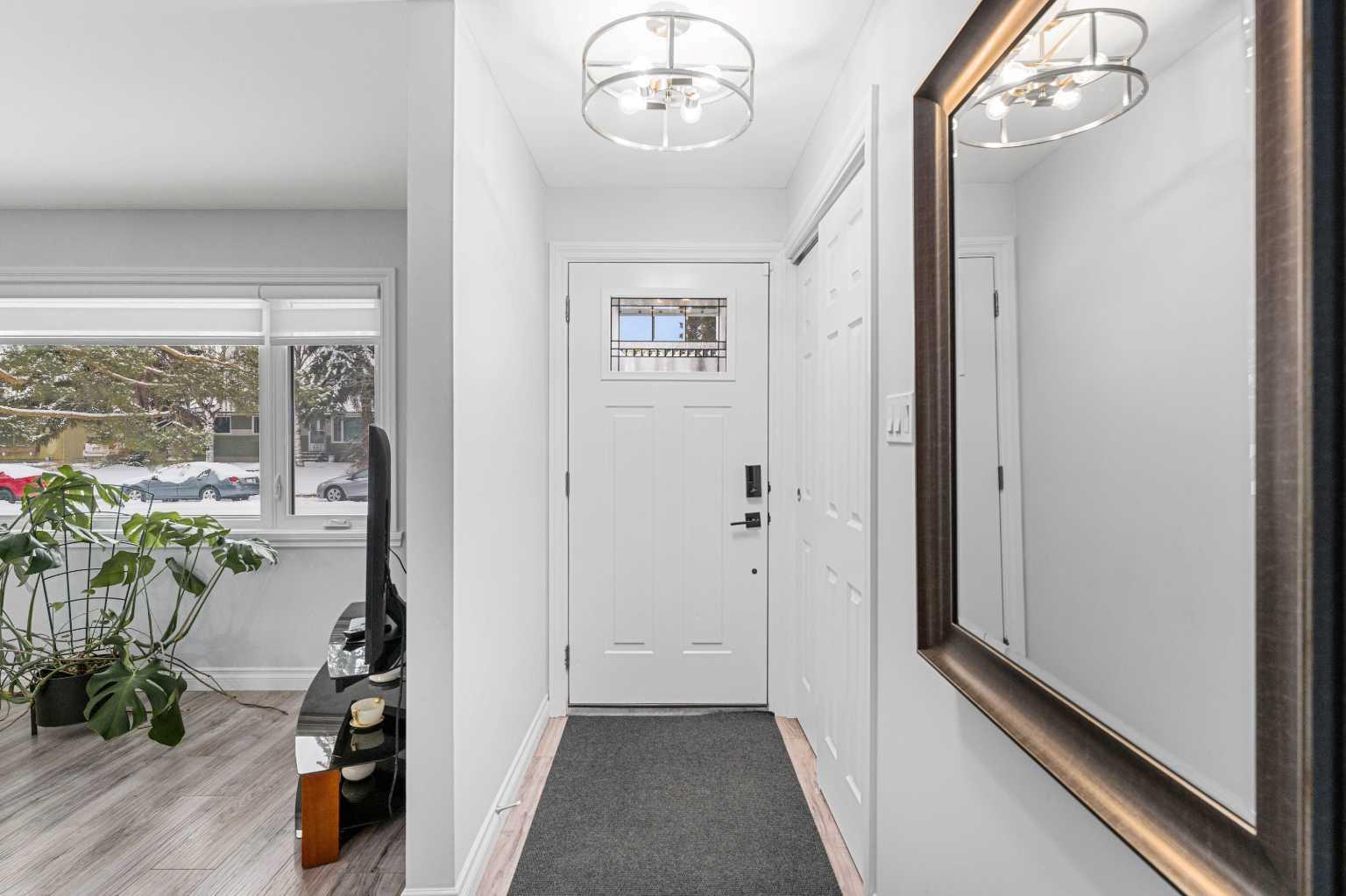 323 Alcott Crescent SE