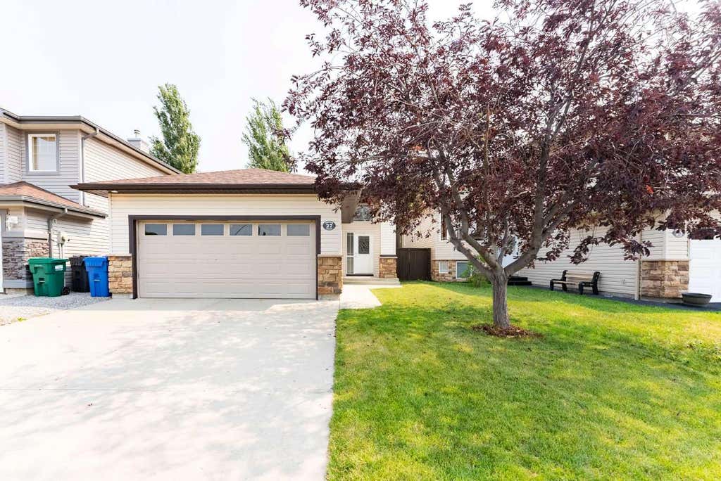 Photo of 27 Fairmont Road S, Lethbridge, AB T1K 8C7 (MLS # A2337965)