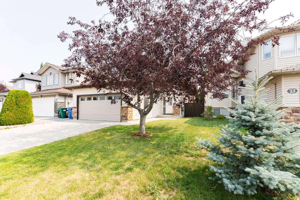 Photo of 27 Fairmont Road S, Lethbridge, AB T1K 8C7 (MLS # A2337965)