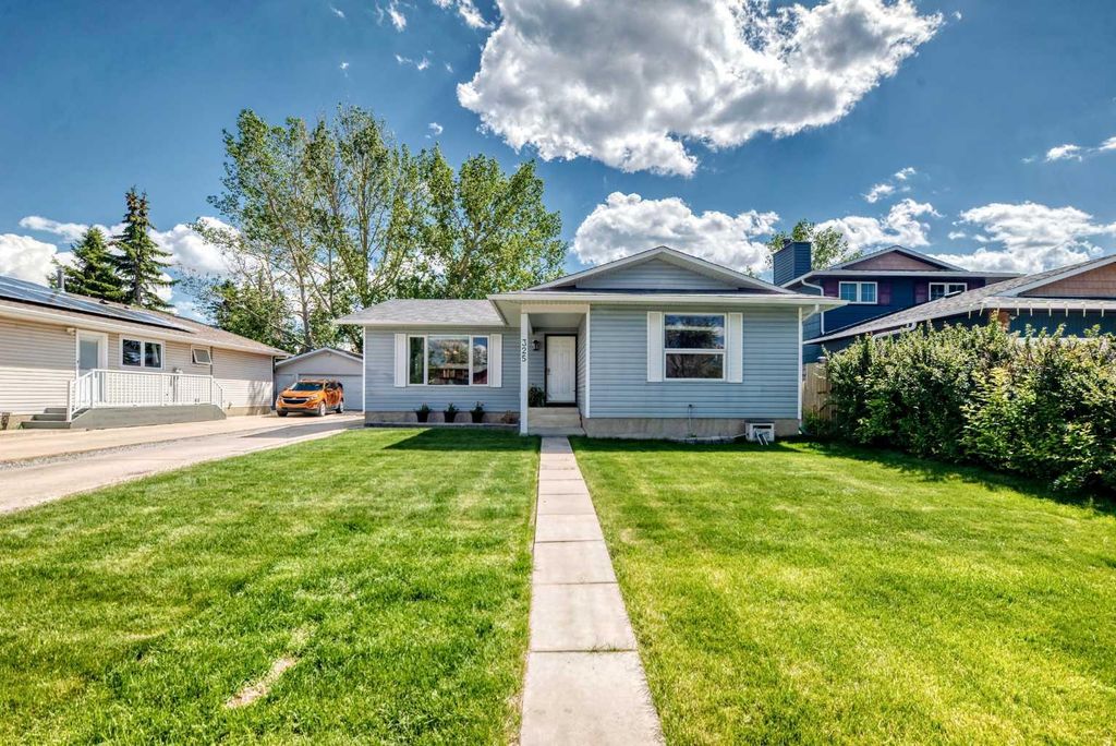 Photo of 325 Flett Drive NE, Airdrie, AB T4B 1N1 (MLS # A2324796)