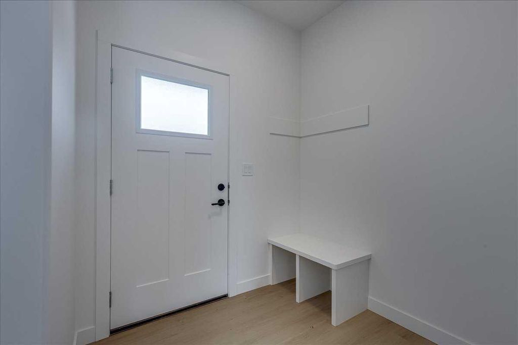 Photo of 32 Inglis Crescent, Sylvan Lake, AB T4S 0V3 (MLS # A2289569)