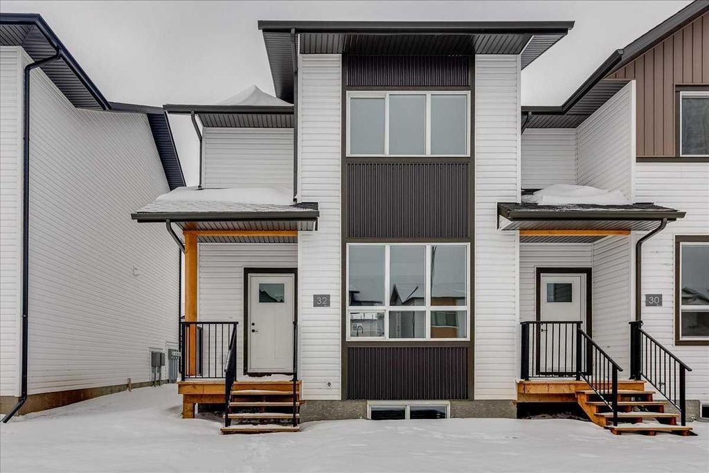 Photo of 32 Inglis Crescent, Sylvan Lake, AB T4S 0V3 (MLS # A2289569)