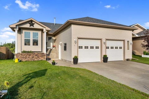 Photo of 6 Park Circle, Whitecourt, AB T7S 1H9 (MLS # A2329227)