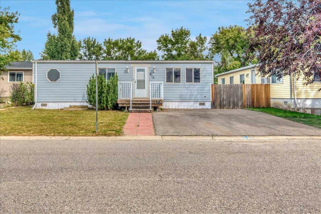 Photo of 812 Brentwood Crescent, Strathmore, AB T1P 1E4 (MLS # A2335676)