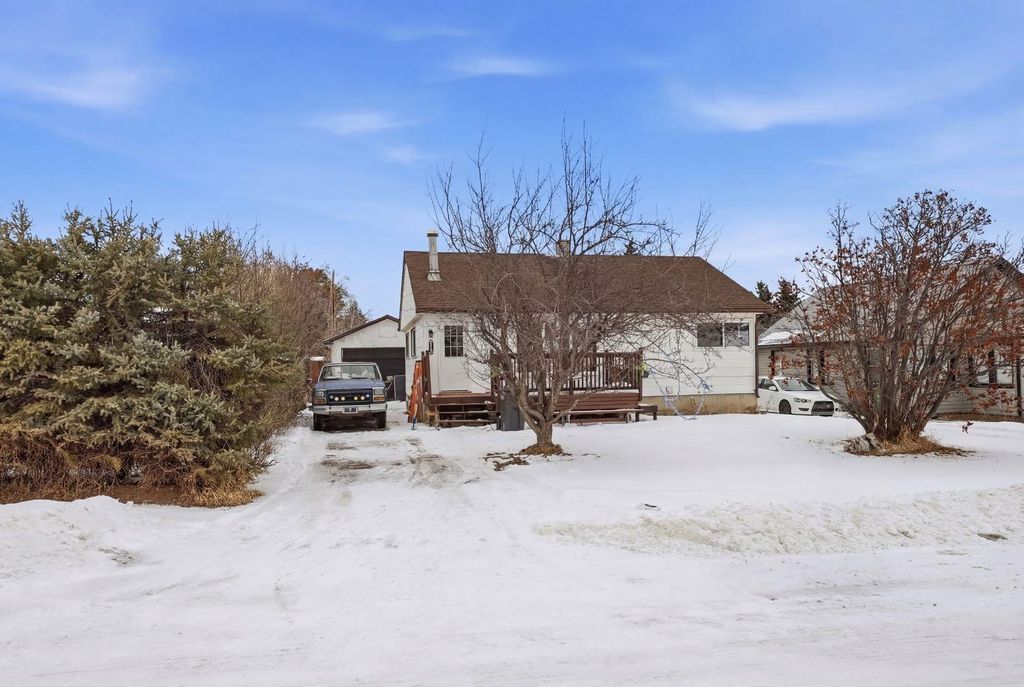 Photo of 4910 53 Avenue, Rimbey, AB T0C 2J0 (MLS # A2291687)