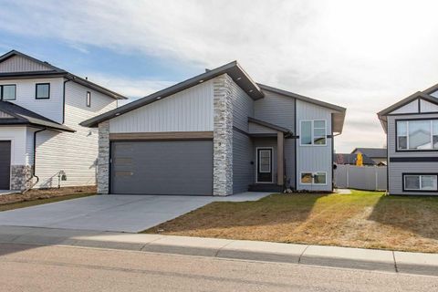 9 Aztec Street Blackfalds AB T4M 0M7