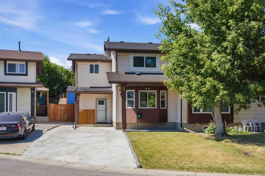Photo of 227 Abalone Place NE, Calgary, AB T2A 6S2 (MLS # A2333978)
