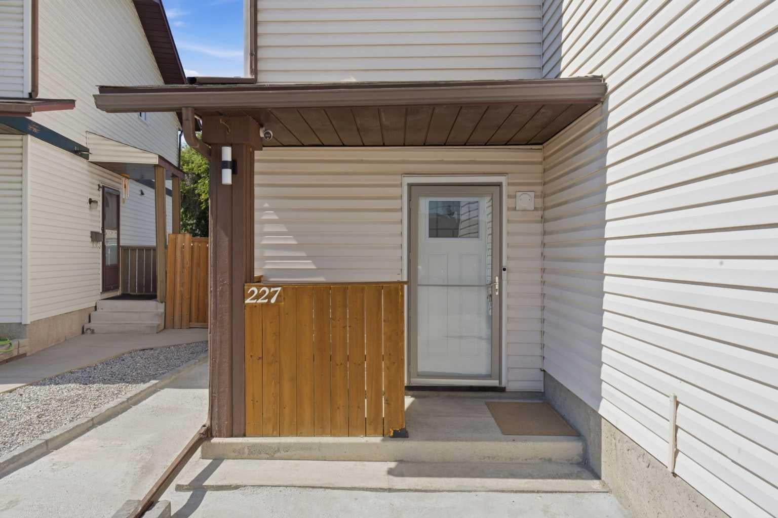 227 Abalone Place NE