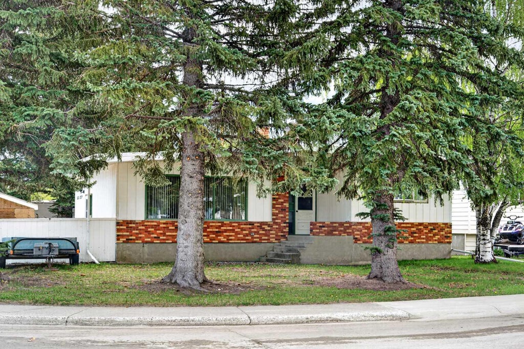 Photo of 1813 123 STREET St, Blairmore, AB T0K 0E0 (MLS # A2315989)