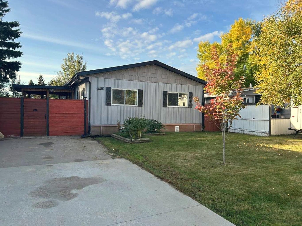 Photo of 721 5 Avenue NW, Slave Lake, AB T0G 2A1 (MLS # A2348087)