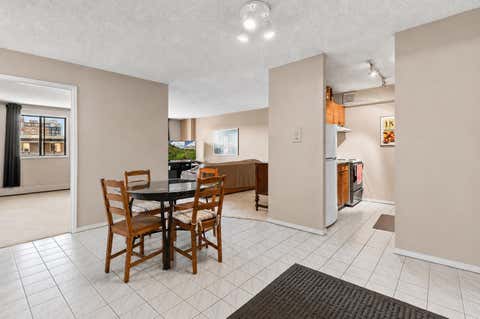 Photo of 718 12 Avenue SW #704, Calgary, AB T2R 0H7 (MLS # A2338078)