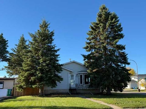 Photo of 10415 107 Avenue, High Level, AB T0H 1Z0 (MLS # A2351448)