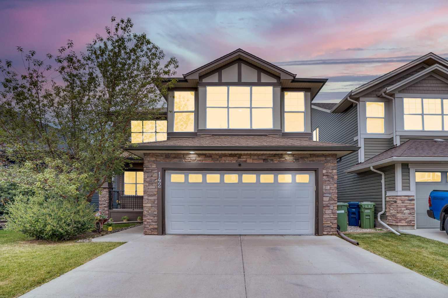 142 Luxstone View SW