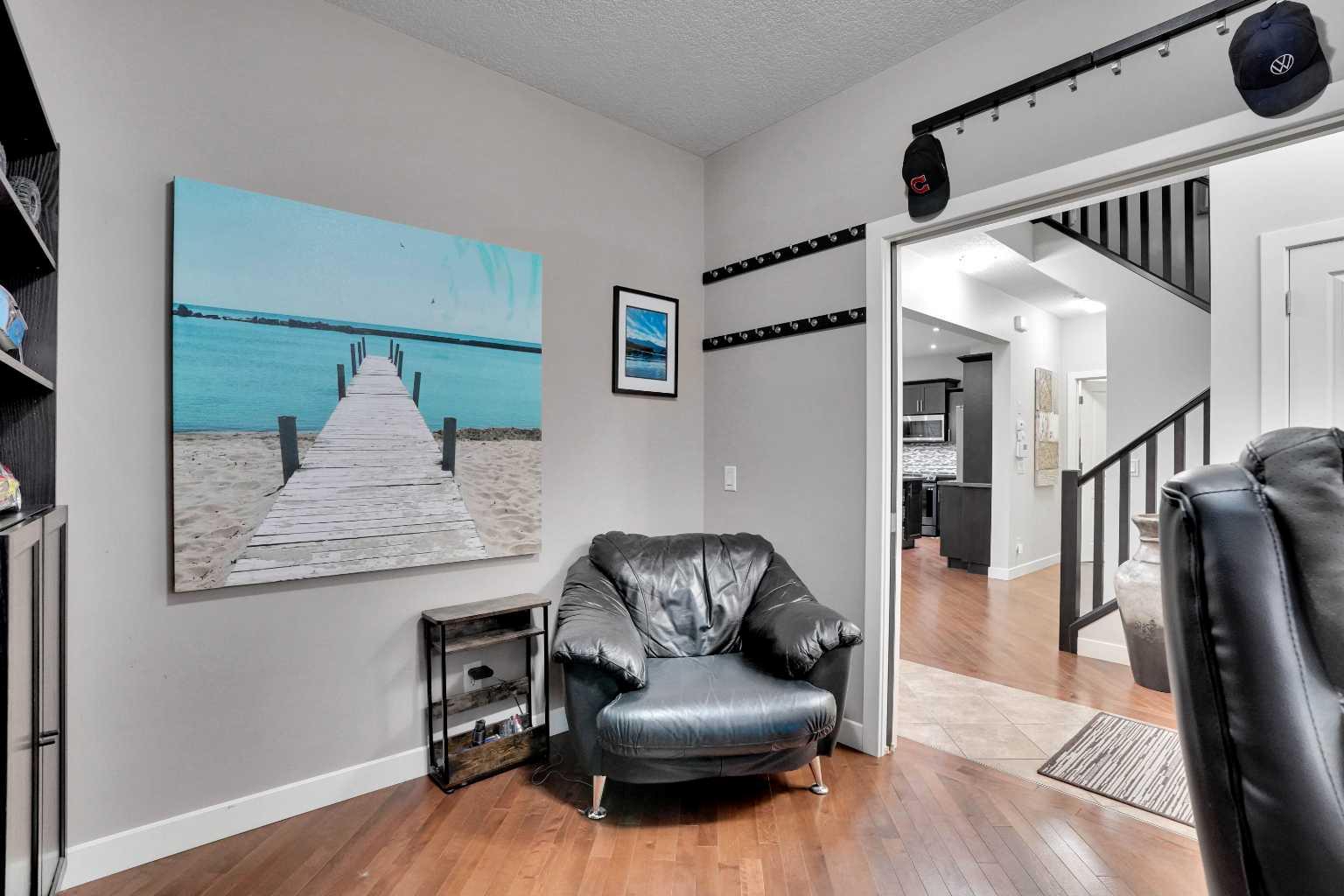 142 Luxstone View SW