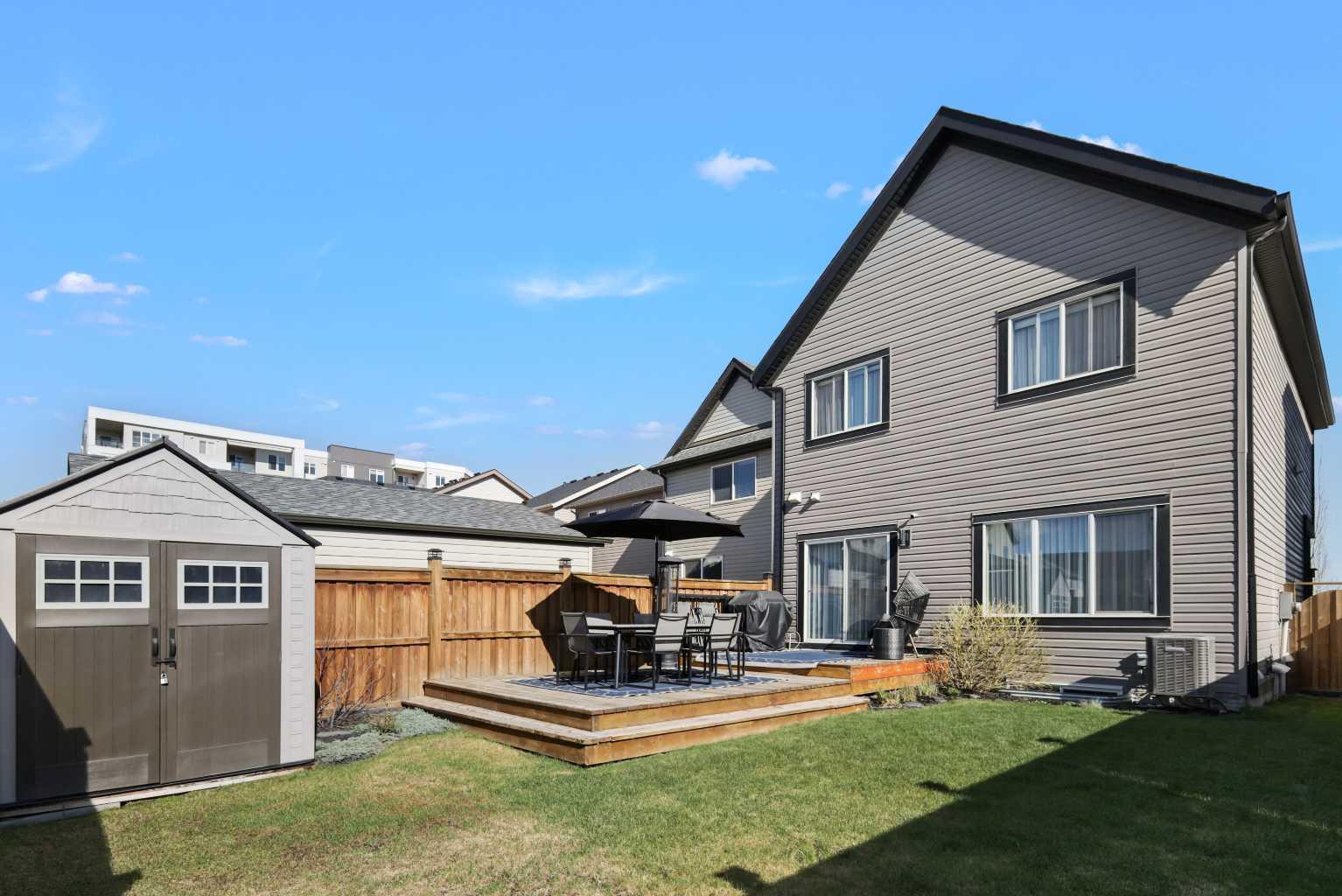92 Skyview Point Crescent NE