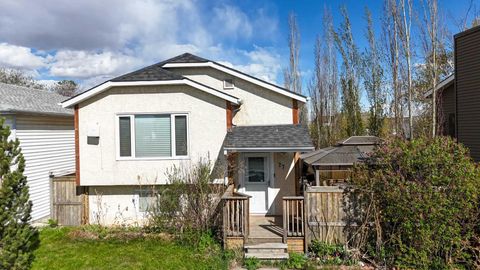 Photo of 27 Erin Grove Court SE, Calgary, AB T2B 3A8 (MLS # A2312570)