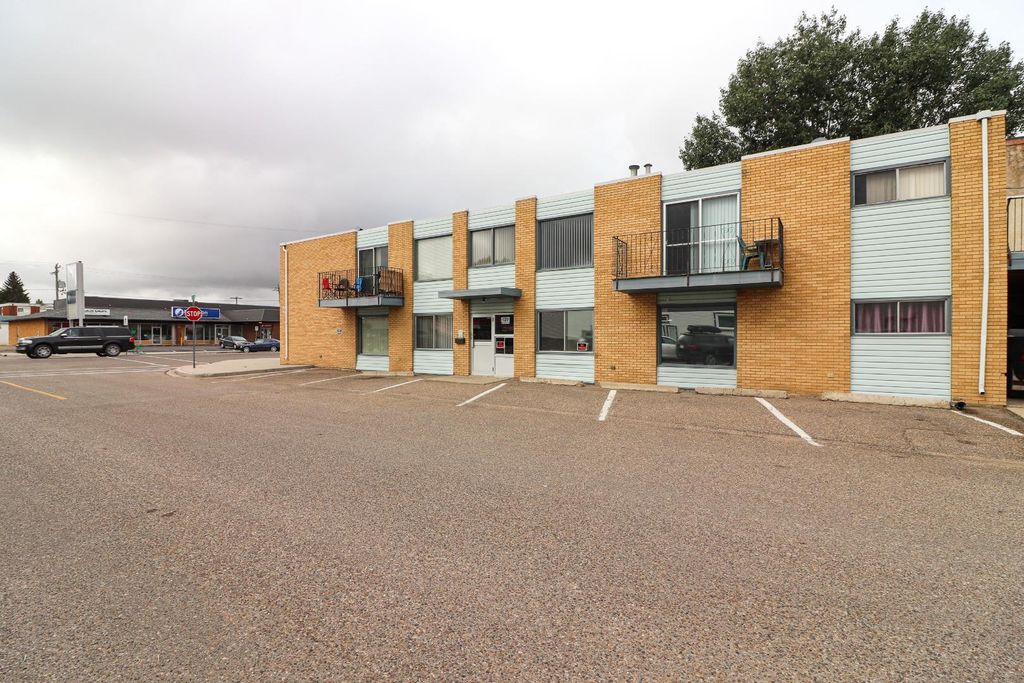 Photo of 121 Broadway Avenue E, Redcliff, AB T0J 2P0 (MLS # A2288238)