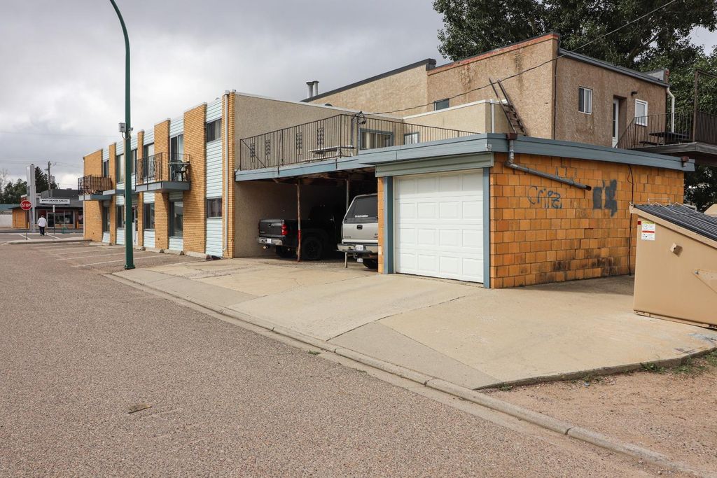 Photo of 121 Broadway Avenue E, Redcliff, AB T0J 2P0 (MLS # A2288238)