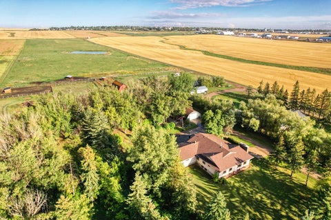 Photo of 320045 Range Road 241, Rural Kneehill County, AB T0M 2A0 (MLS # A2342024)