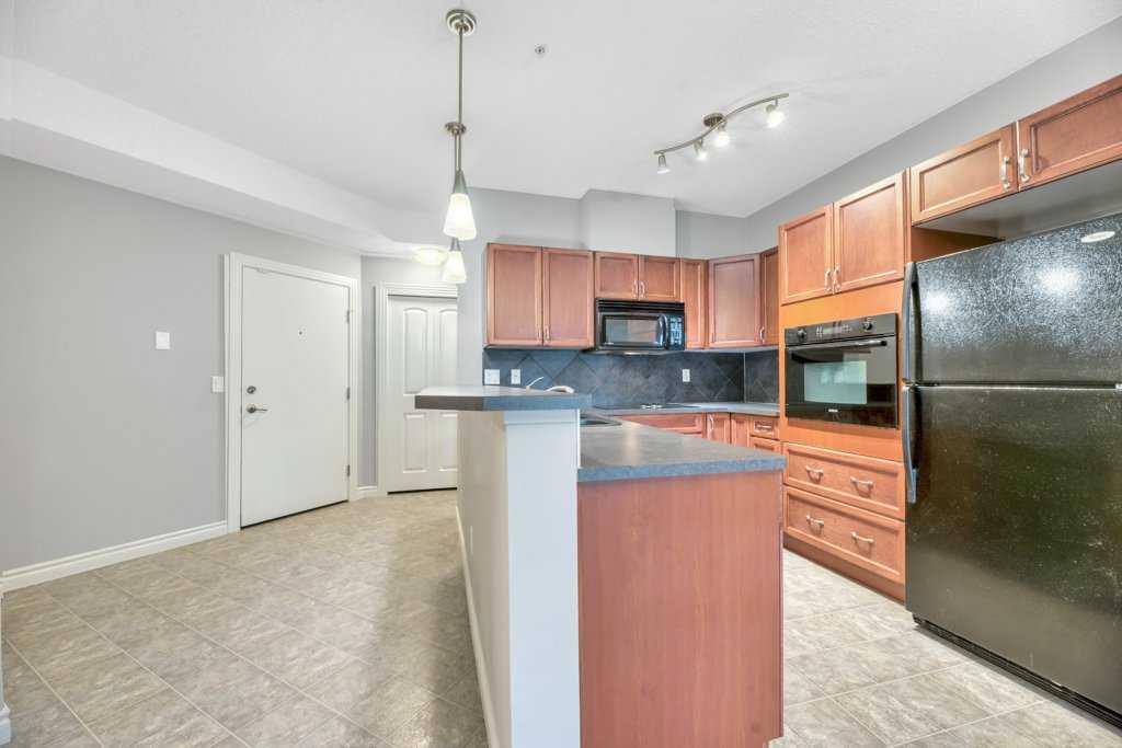 60 Royal Oak Plaza NW 127