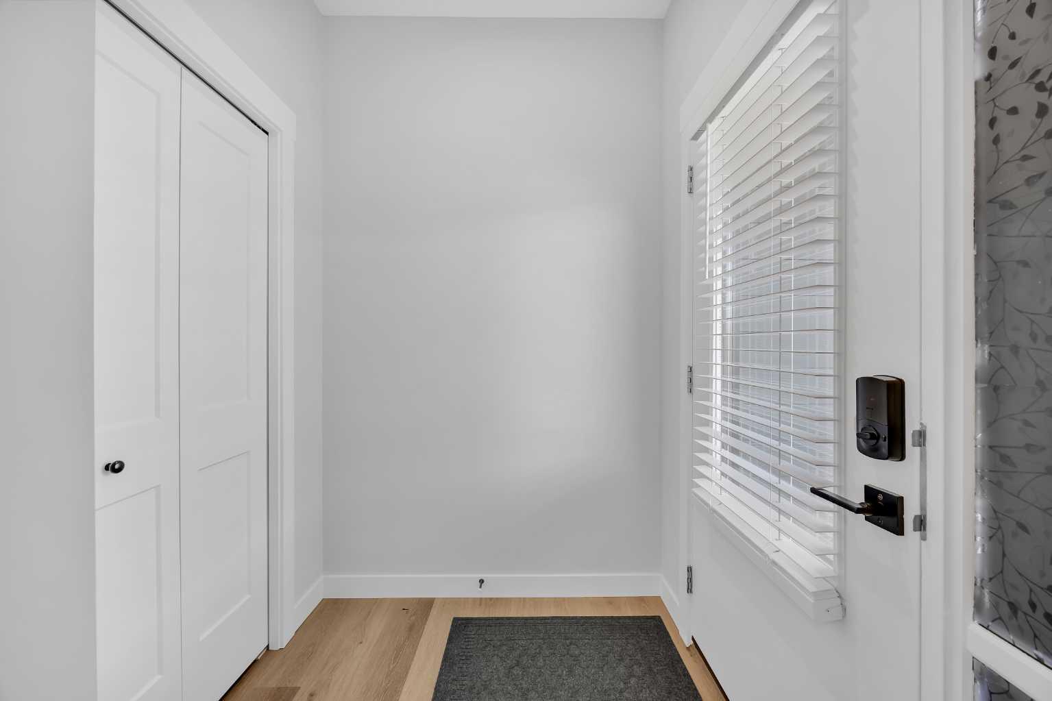 32 Silverton Glen Green SW