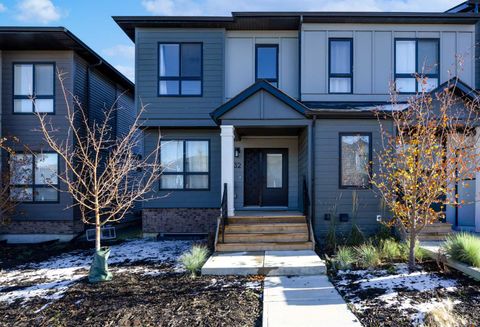 Photo of 32 Silverton Glen Green SW, Calgary, AB T2X 5B8 (MLS # A2285285)