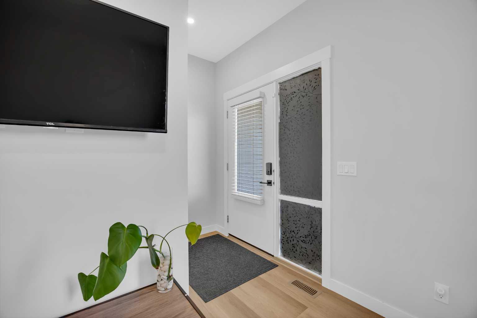 32 Silverton Glen Green SW