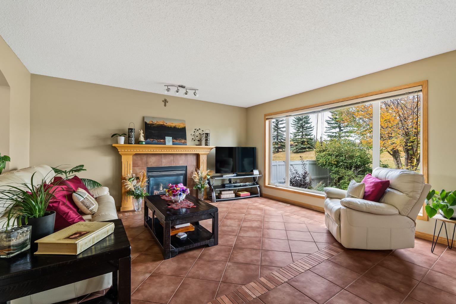 120 Simcoe Close SW